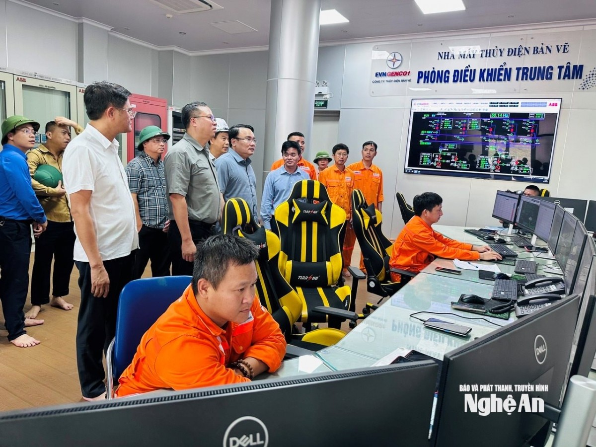 EVNGENCO1 trao 1 tỷ đồng hỗ trợ người dân các xã chịu ảnh hưởng mưa lũ tại tỉnh Nghệ An