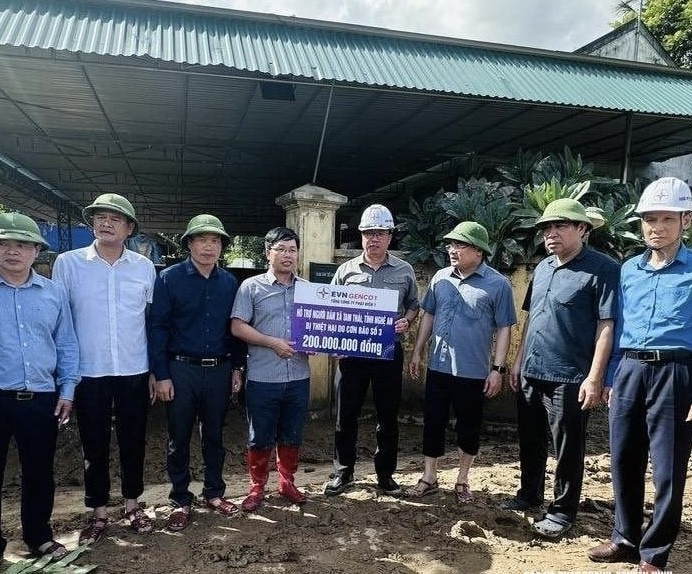 EVNGENCO1 trao 1 tỷ đồng hỗ trợ người dân các xã chịu ảnh hưởng mưa lũ tại tỉnh Nghệ An