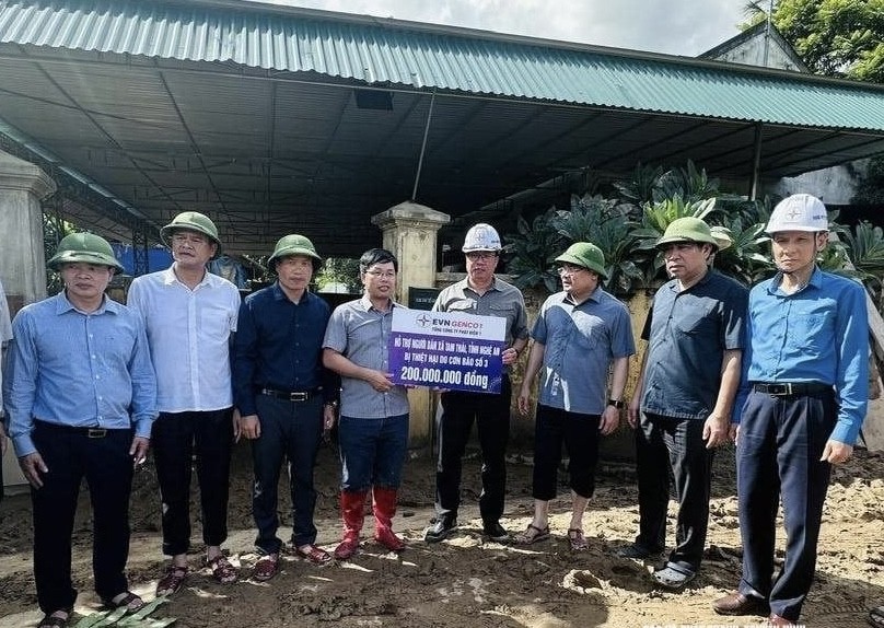 EVNGENCO1 trao 1 tỷ đồng hỗ trợ người dân các xã chịu ảnh hưởng mưa lũ tại tỉnh Nghệ An