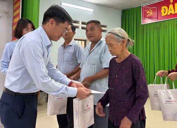 Công ty Nhiệt điện Phú Mỹ tri ân các gia đình có công với cách mạng
