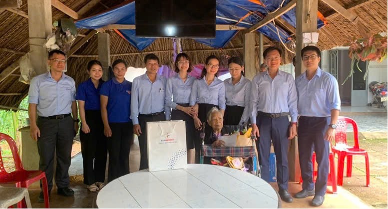 Công ty Nhiệt điện Phú Mỹ tri ân các gia đình có công với cách mạng