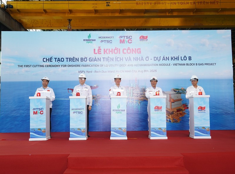 Thi công hạng mục chế tạo trên bờ giàn tiện ích và nhà ở dự án mỏ khí Lô B