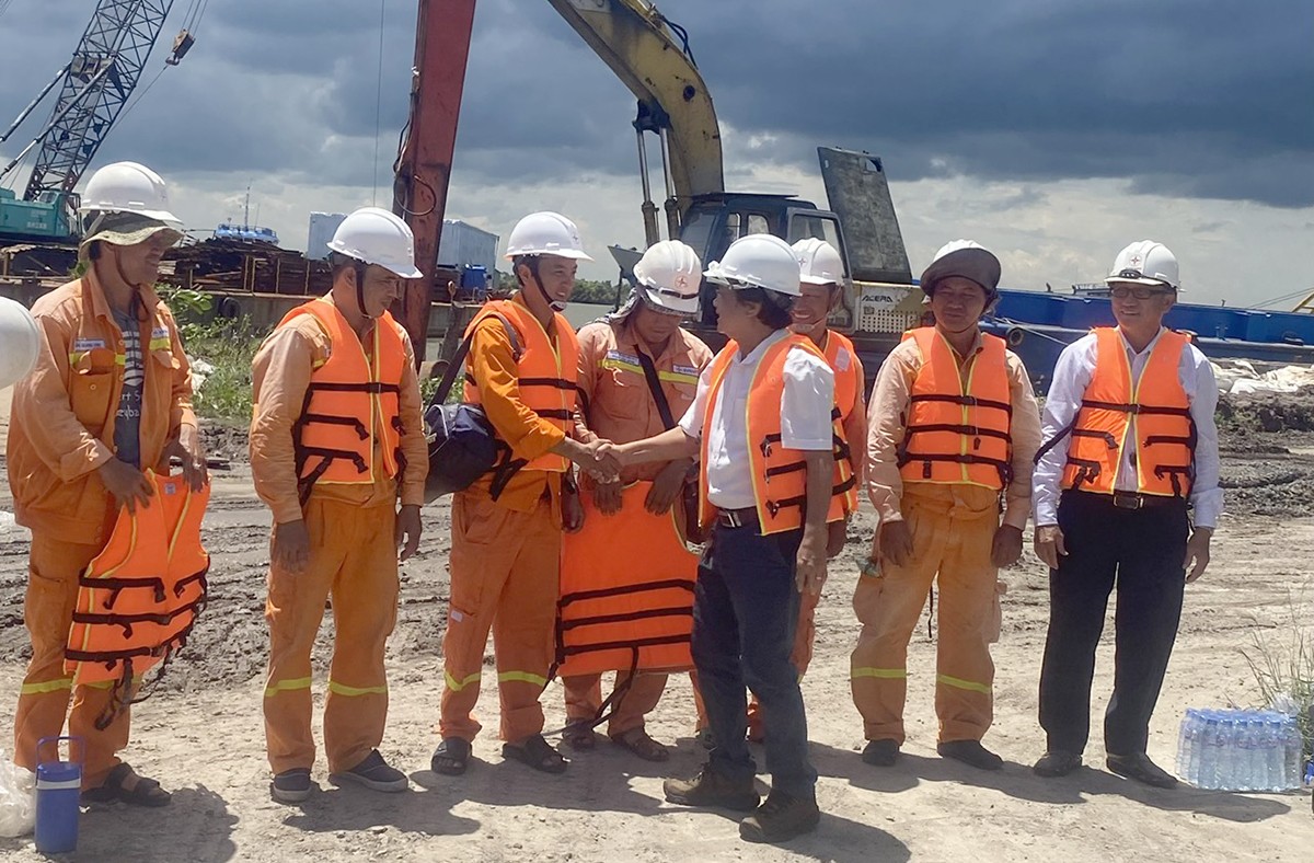 EVNNPT tăng cường lực lượng, tiếp sức dự án cấp điện lưới quốc gia cho Côn Đảo
