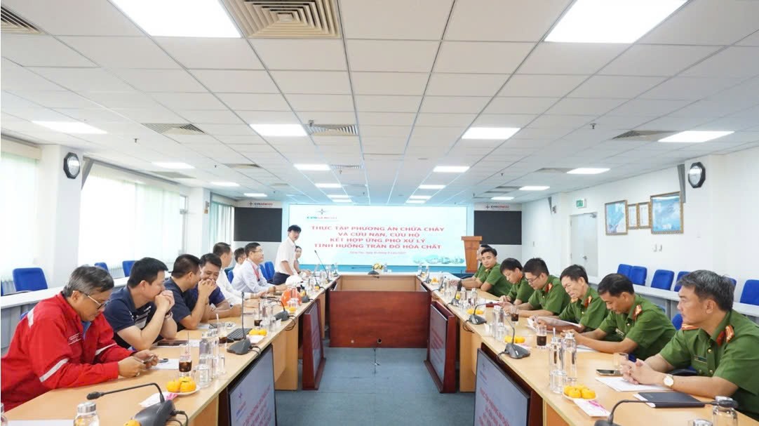 ‘Lá chắn’ an toàn cho dòng điện và màu xanh môi trường tại Trung tâm Điện lực Phú Mỹ