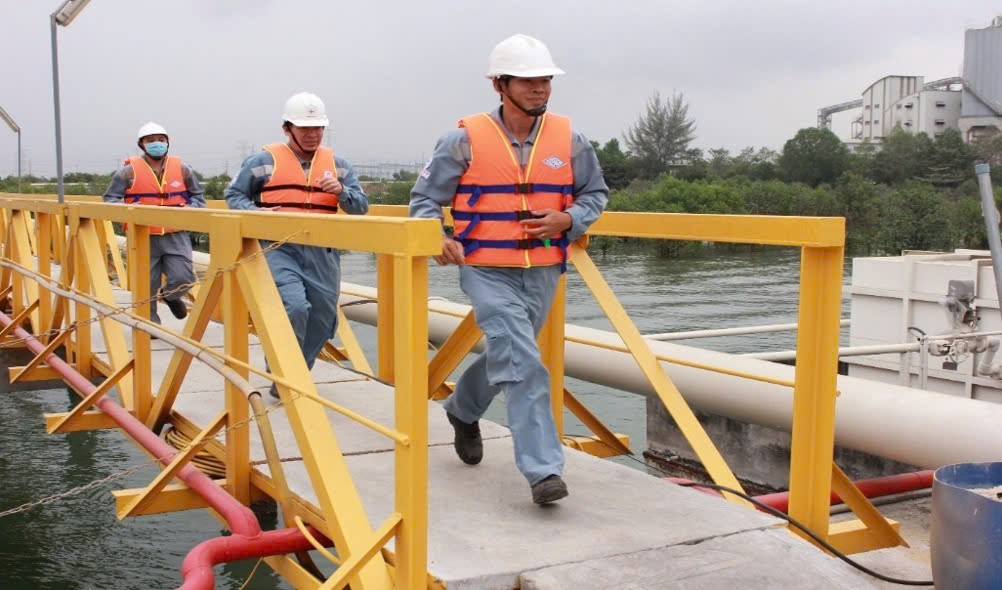 ‘Lá chắn’ an toàn cho dòng điện và màu xanh môi trường tại Trung tâm Điện lực Phú Mỹ