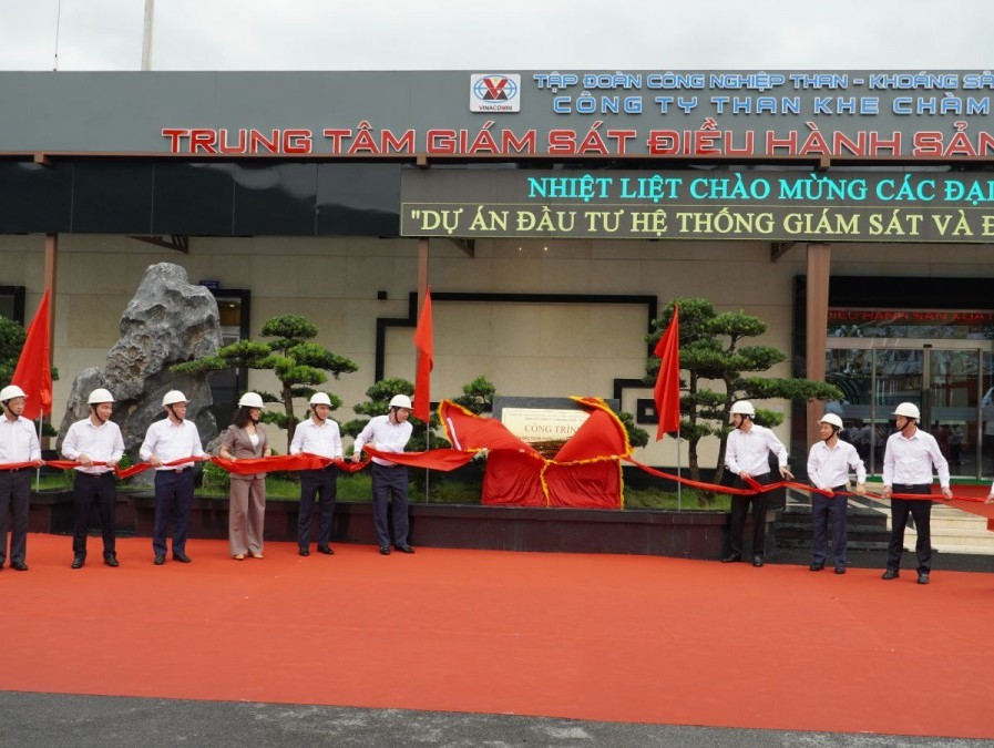 Gắn biển công trình ‘Hệ thống giám sát và điều khiển tự động hóa mỏ than Khe Chàm III’