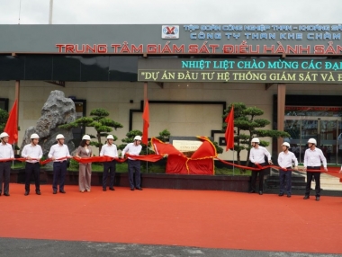 Gắn biển công trình ‘Hệ thống giám sát và điều khiển tự động hóa mỏ than Khe Chàm III’