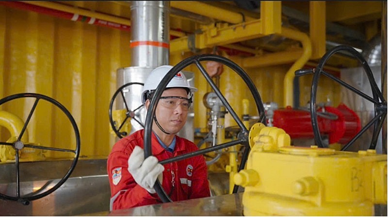 Lễ đón mừng dòng dầu đầu tiên từ mỏ Kình Ngư Trắng - Kình Ngư Trắng Nam (Lô 09-2/09)