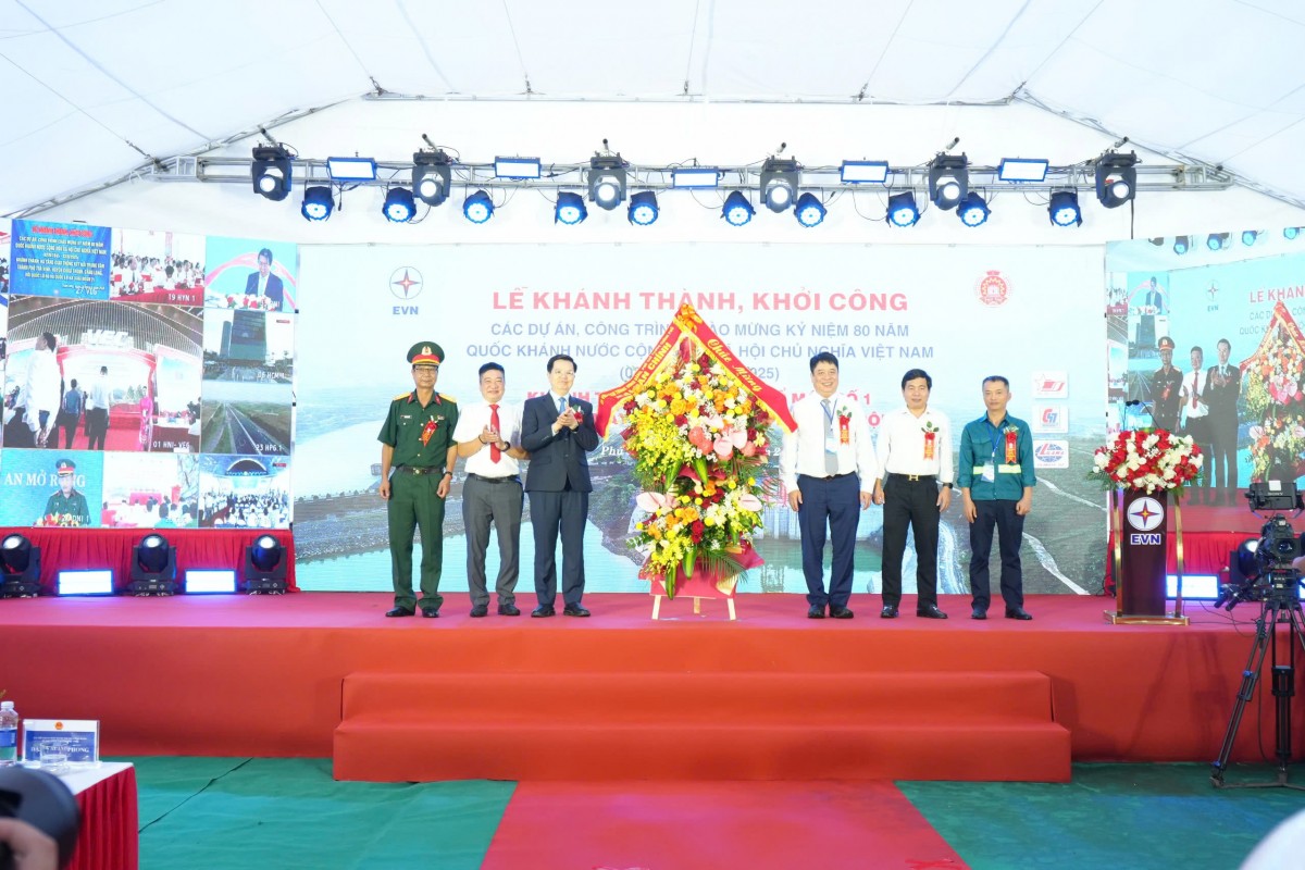 Khánh thành hòa lưới điện tổ máy 1 dự án Thủy điện Hòa Bình mở rộng