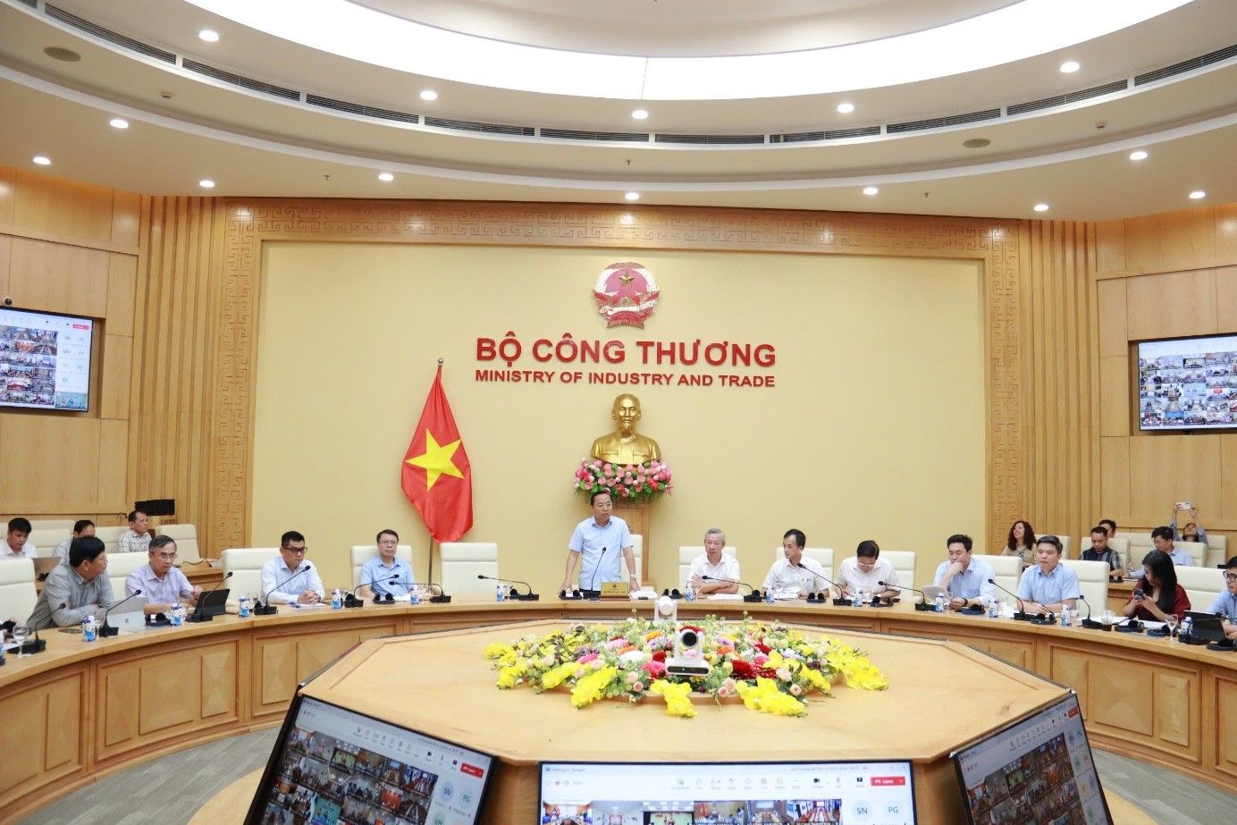 Hội nghị sơ kết về cơ chế mua bán điện trực tiếp và phát triển năng lượng mới, tái tạo