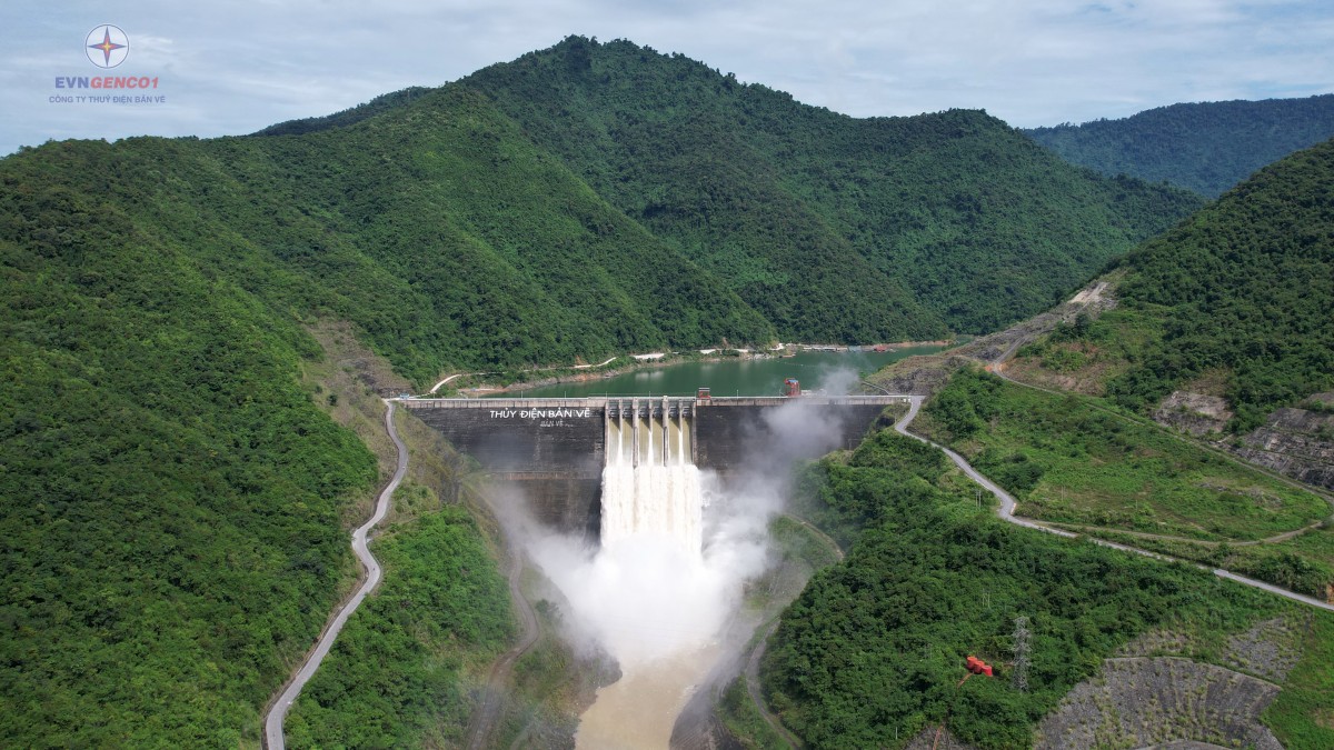 Lãnh đạo EVNGENCO1 trực tiếp chỉ đạo tại Thủy điện Bản Vẽ ứng phó với bão số 5