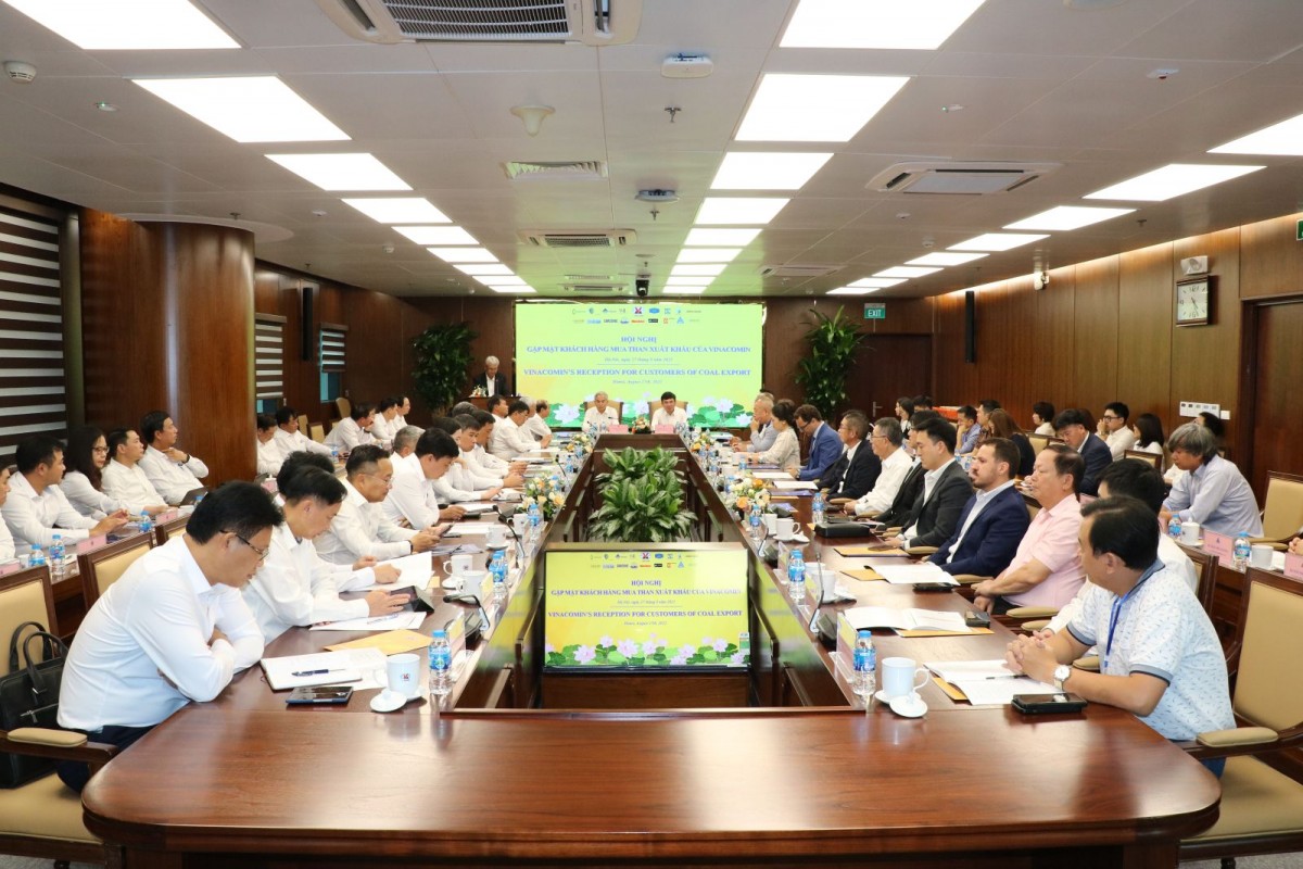 Hội nghị gặp mặt khách hàng mua than xuất khẩu của TKV