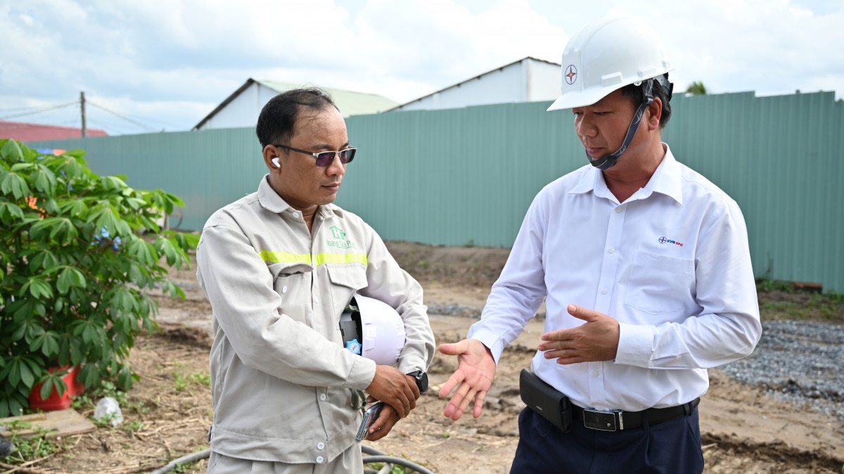 Ngành điện miền Nam làm việc xuyên lễ trên những công trình lưới điện