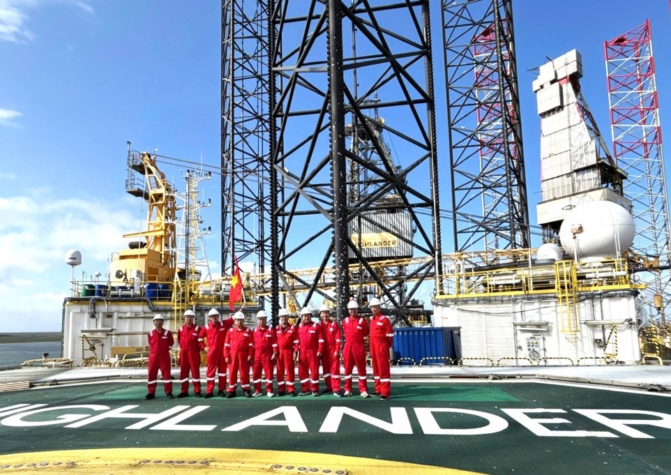 PV Drilling nhận bàn giao quyền sở hữu giàn khoan tự nâng PV DRILLING IX