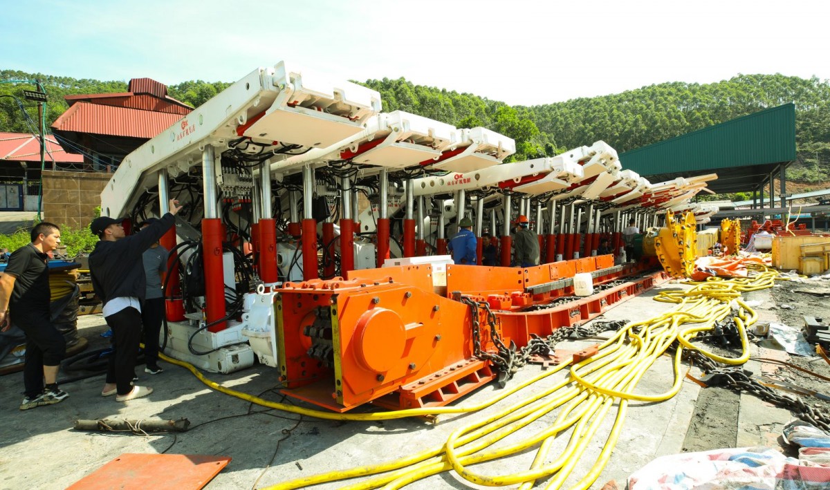 Than Nam Mẫu đẩy nhanh tiến độ lắp đặt lò chợ cơ giới hóa NM I-6-1B