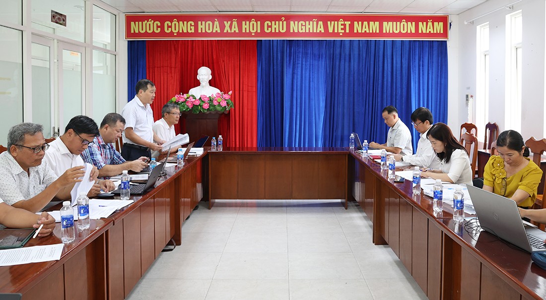 Bàn giải pháp gỡ vướng mặt bằng dự án truyền tải điện tại Long Xuyên (An Giang)