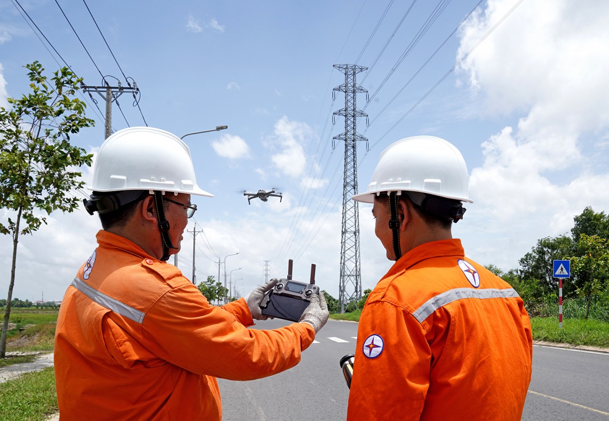 EVNSPC sẵn sàng giải đáp các vấn đề cử tri quan tâm đến ngành điện