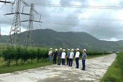 Lãnh đạo EVNNPT chỉ huy, ứng trực tại vùng tâm bão số 10 (Bualoi)