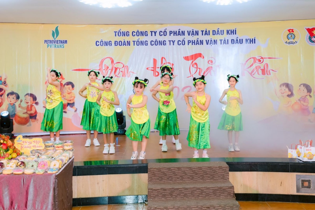 Đêm hội Trăng rằm 2025 - Niềm vui cho các em thiếu nhi con người lao động PVTrans