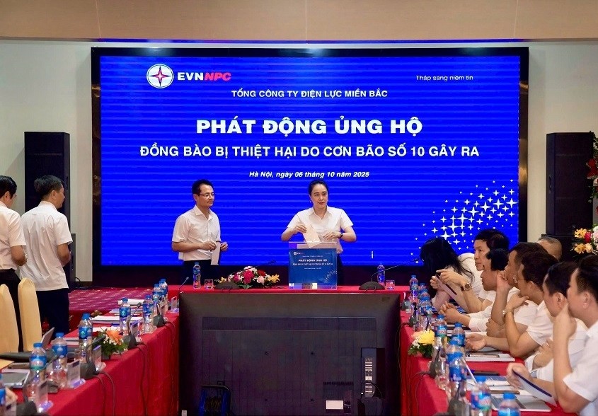 EVNNPC quyên góp ủng hộ 10 tỷ đồng đến các tỉnh bị thiệt hại do bão số 10 (Bualoi)