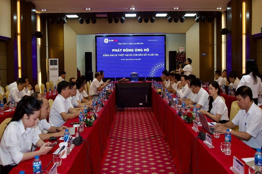 EVNNPC quyên góp ủng hộ 10 tỷ đồng đến các tỉnh bị thiệt hại do bão số 10 (Bualoi) EVNNPC quyên góp ủng hộ 10 tỷ đồng đến các tỉnh bị thiệt hại do bão số 10 (Bualoi)
