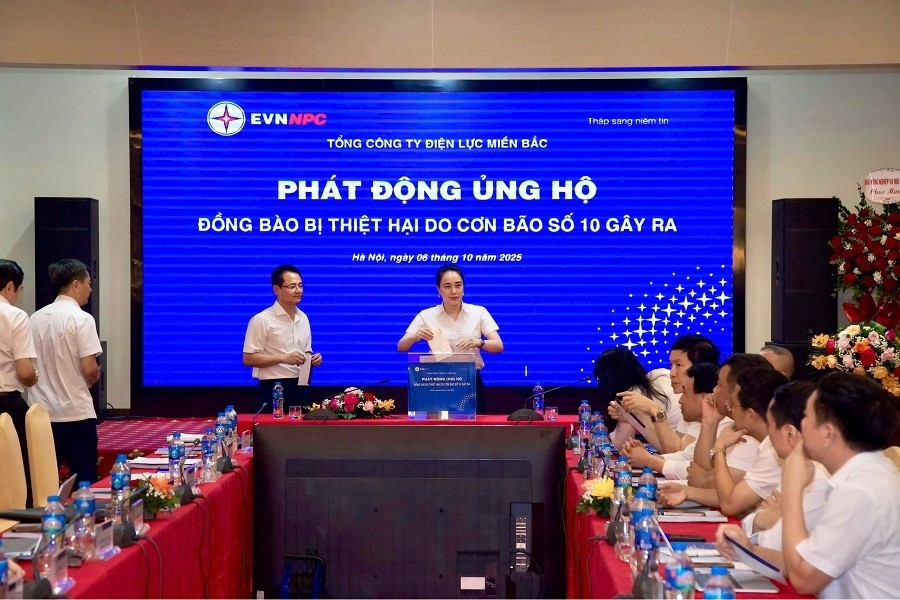 EVNNPC quyên góp ủng hộ 10 tỷ đồng đến các tỉnh bị thiệt hại do bão số 10 (Bualoi) EVNNPC quyên góp ủng hộ 10 tỷ đồng đến các tỉnh bị thiệt hại do bão số 10 (Bualoi)