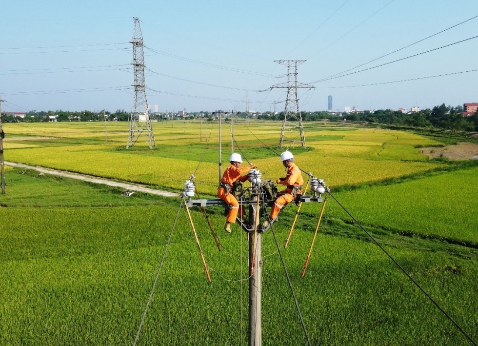 EVN nối tiếp ‘hành trình ánh sáng’, nỗ lực lập những kỳ tích mới