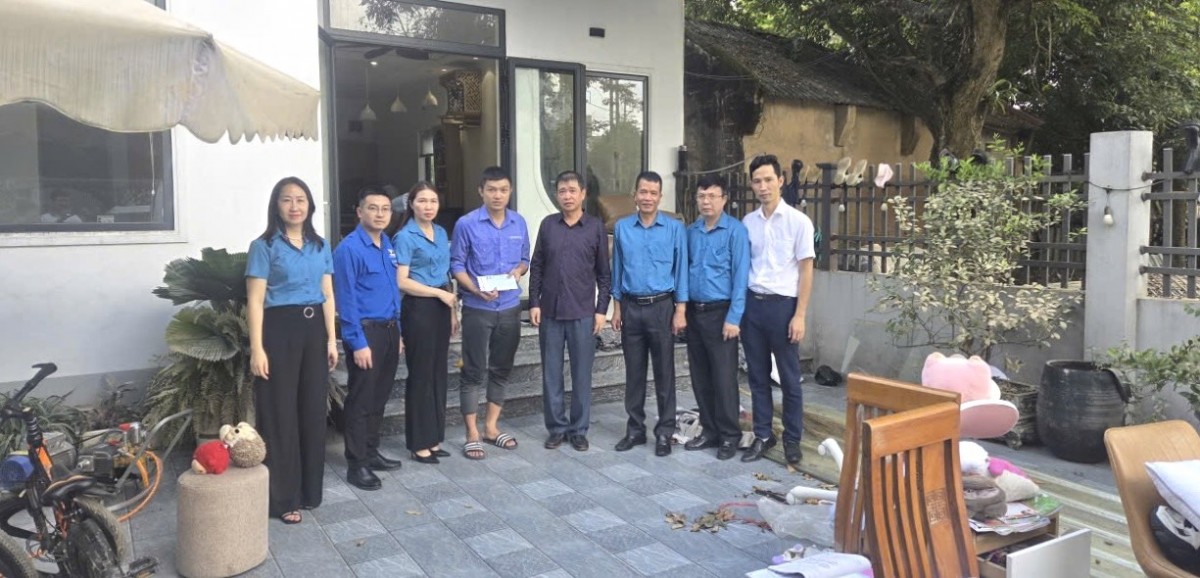 Công ty Cổ phần Giám định - Vinacomin hỗ trợ người lao động vượt qua khó khăn sau bão số 11