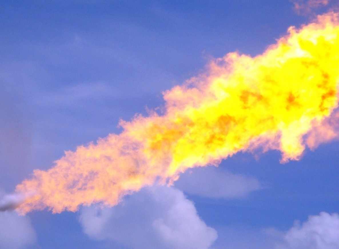 Vietsovpetro đón dòng dầu thương mại đầu tiên từ giàn BK-24 (mỏ Bạch Hổ)