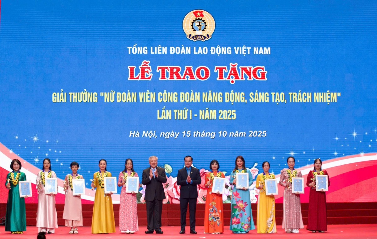 Chủ tịch HĐTV EVNNPC nhận giải thưởng ‘Nữ đoàn viên công đoàn năng động, sáng tạo, trách nhiệm’