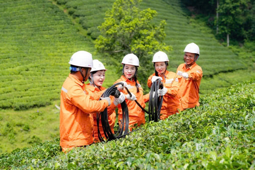 Phụ nữ EVNNPC - Bản lĩnh, sáng tạo, thắp sáng niềm tin