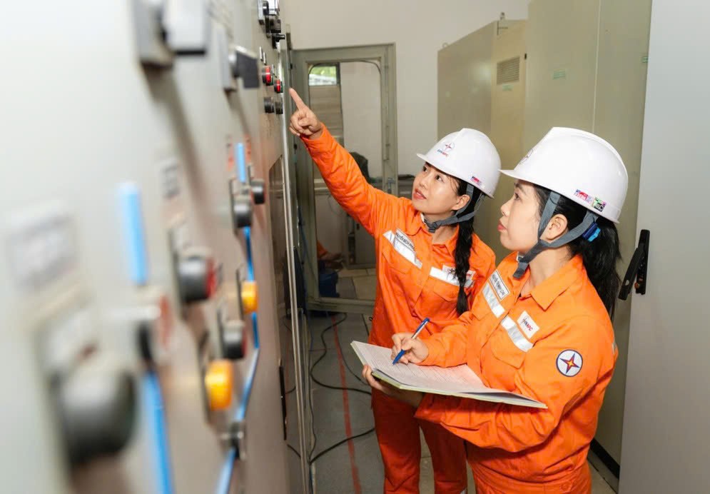 Phụ nữ EVNNPC - Bản lĩnh, sáng tạo, thắp sáng niềm tin