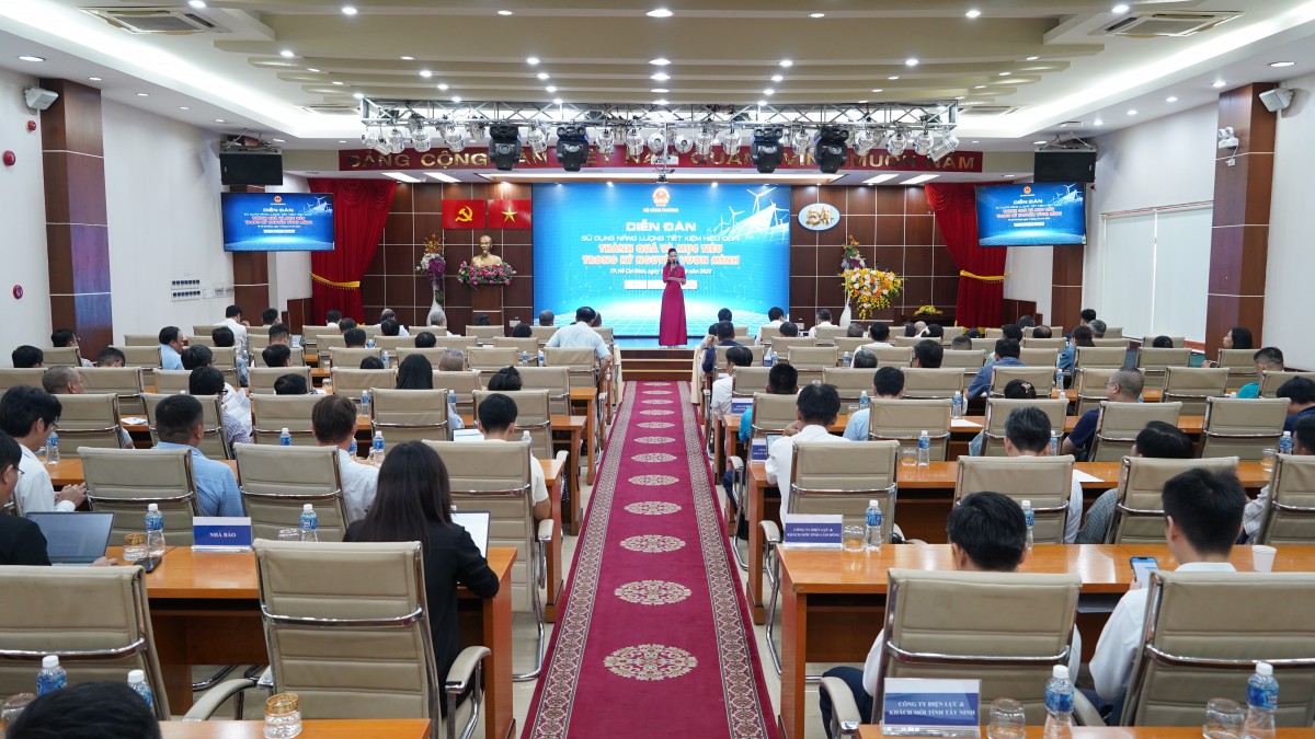 Diễn đàn ‘Sử dụng năng lượng tiết kiệm, hiệu quả: Thành quả và mục tiêu hướng tới’