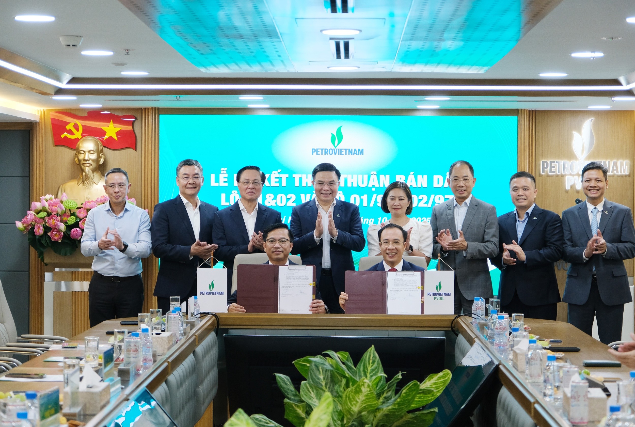 Ký thoả thuận bán dầu Lô 01&02 và Lô 01/97&02/97 ngoài khơi thềm lục địa Việt Nam