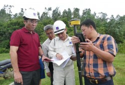 Cắm mốc bàn giao đất trên thực địa cho dự án mở rộng Nhà máy Lọc dầu Dung Quất