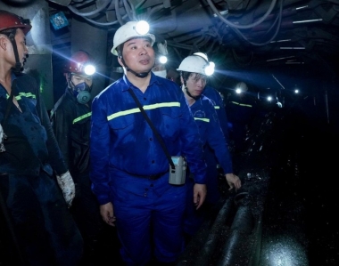 Lãnh đạo TKV kiểm tra hiện trường sản xuất và làm việc với Than Vàng Danh