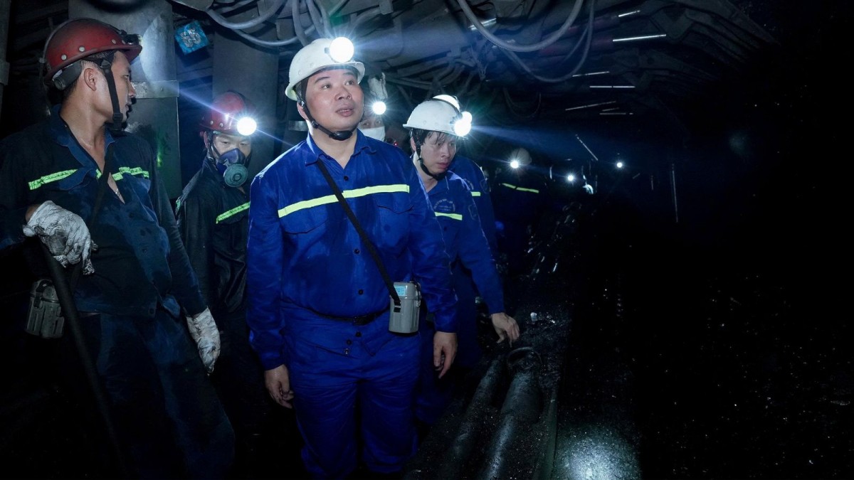 Lãnh đạo TKV kiểm tra hiện trường sản xuất và làm việc với Than Vàng Danh Lãnh đạo TKV kiểm tra hiện trường sản xuất và làm việc với Than Vàng Danh