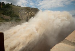 Biến đổi khí hậu - Phép thử trong vận hành thủy điện Việt Nam