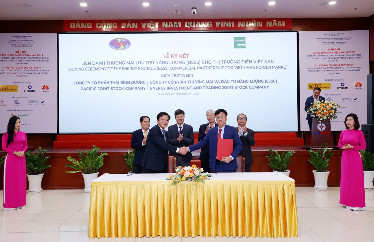 Giải pháp chính sách, công nghệ phát triển lưu trữ năng lượng và điện mặt trời khu công nghiệp tại Việt Nam