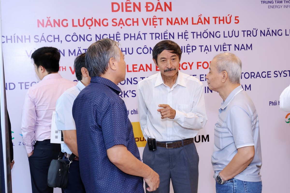 Giải pháp chính sách, công nghệ phát triển lưu trữ năng lượng và điện mặt trời khu công nghiệp tại Việt Nam