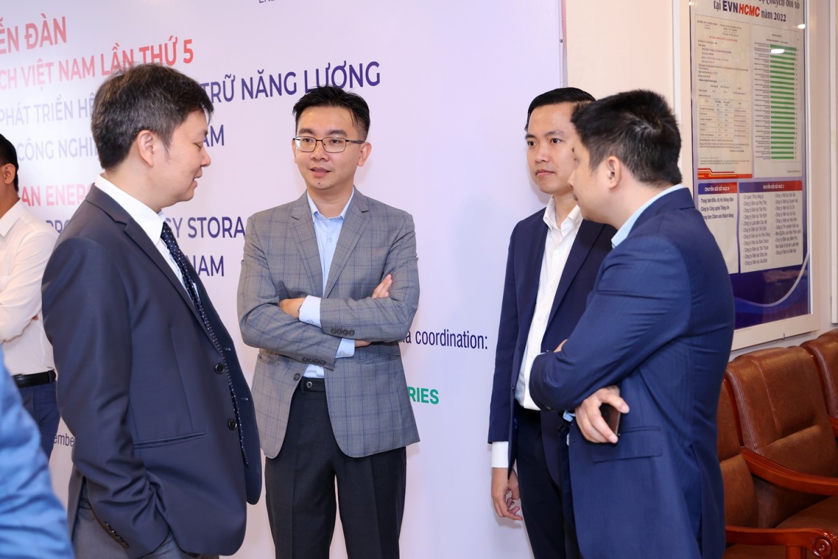 Giải pháp chính sách, công nghệ phát triển lưu trữ năng lượng và điện mặt trời khu công nghiệp tại Việt Nam