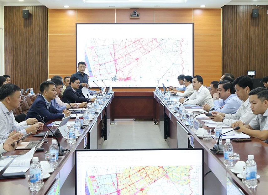 UBND tỉnh Cà Mau làm việc với EVNNPT về đầu tư xây dựng các dự án truyền tải điện