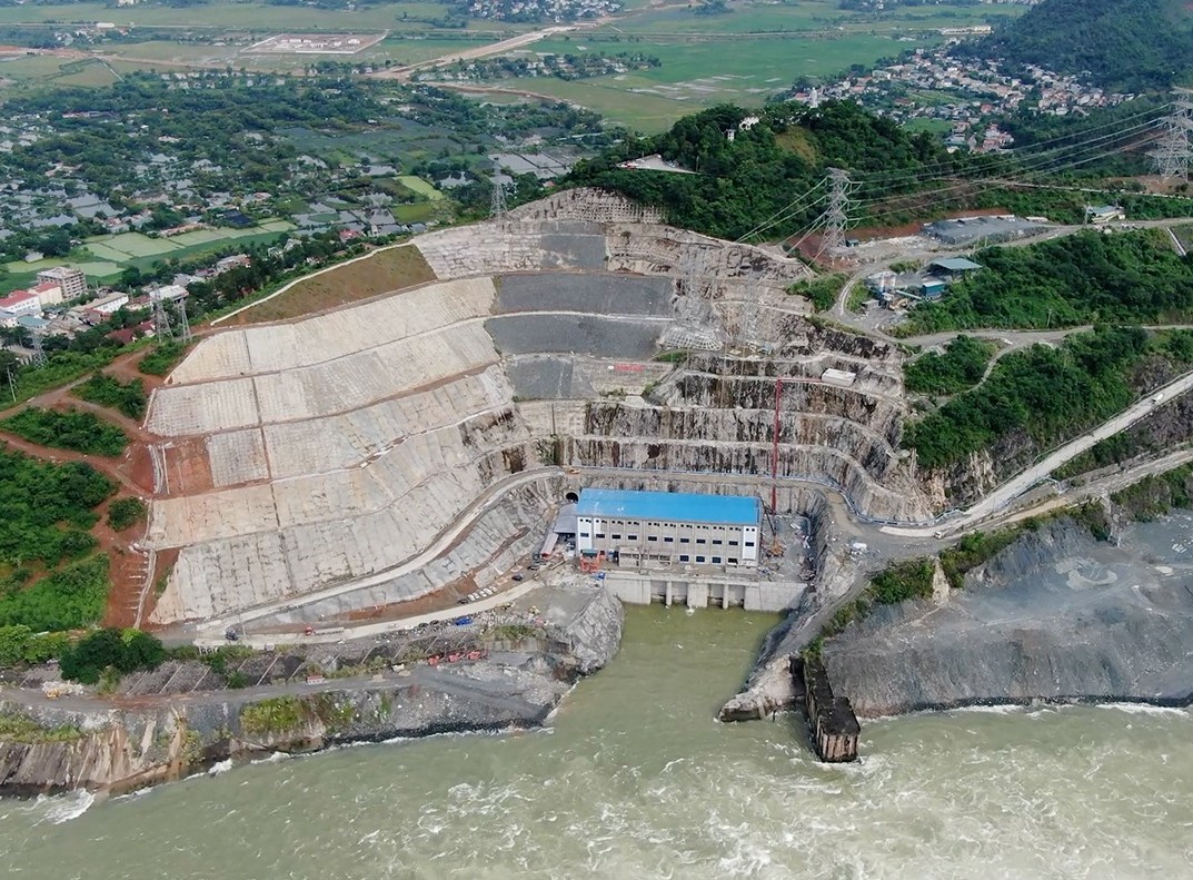 Hòa lưới điện quốc gia tổ máy 2 dự án Thủy điện Hòa Bình mở rộng