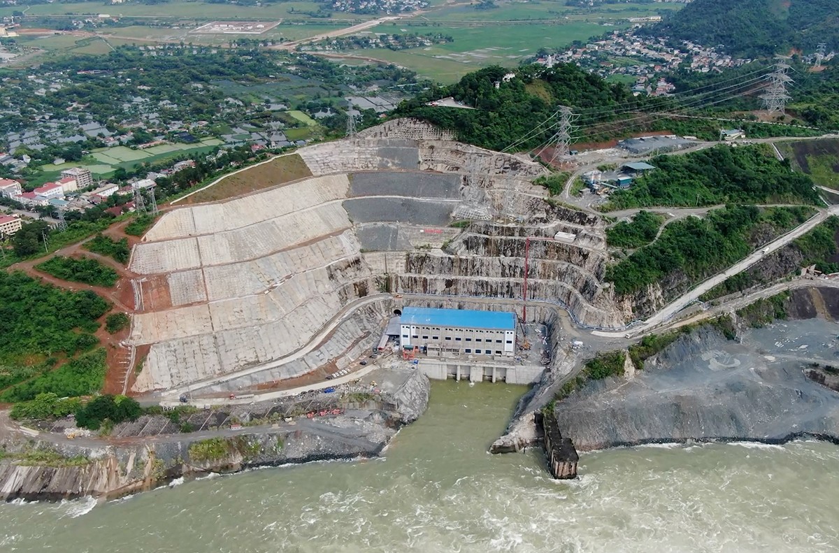 Hòa lưới điện quốc gia tổ máy 2 dự án Thủy điện Hòa Bình mở rộng