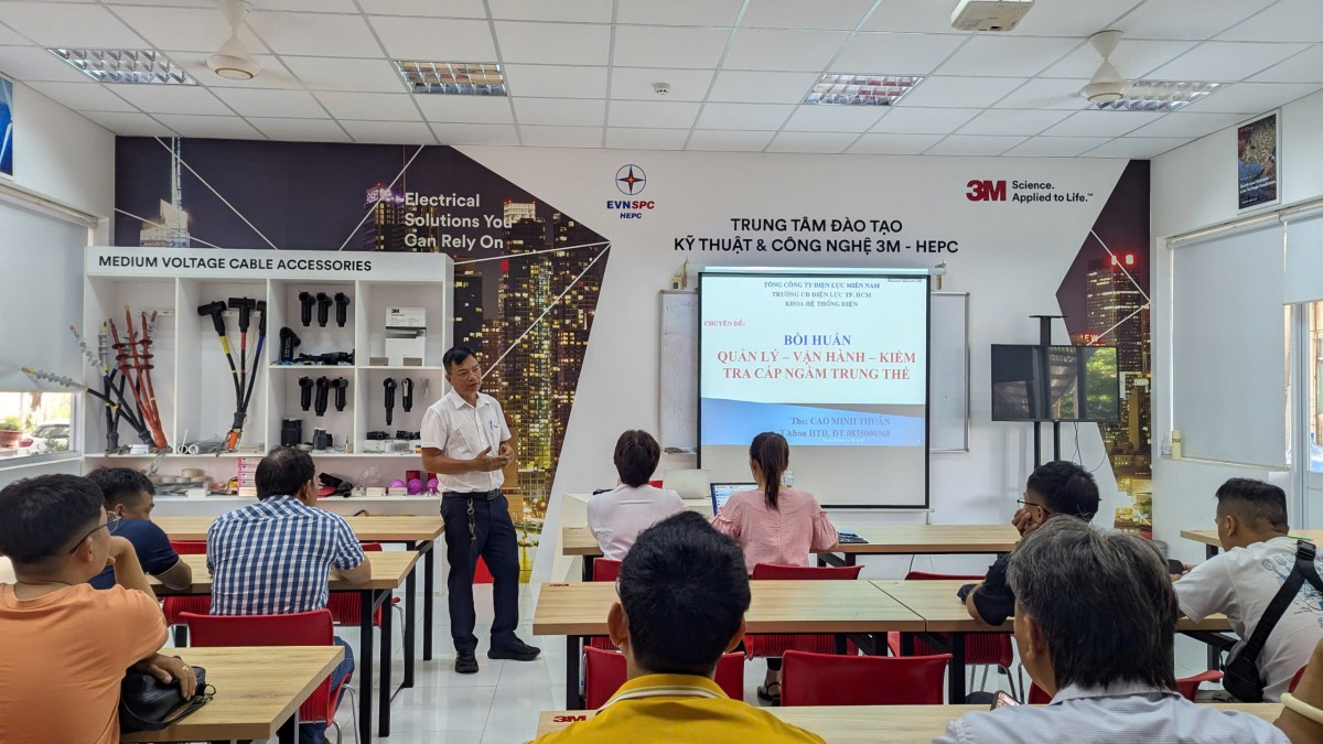 Trường Cao đẳng Điện lực TP. Hồ Chí Minh - Chặng đường gần 50 năm nhìn lại Trường Cao đẳng Điện lực TP. Hồ Chí Minh - Chặng đường gần 50 năm nhìn lại