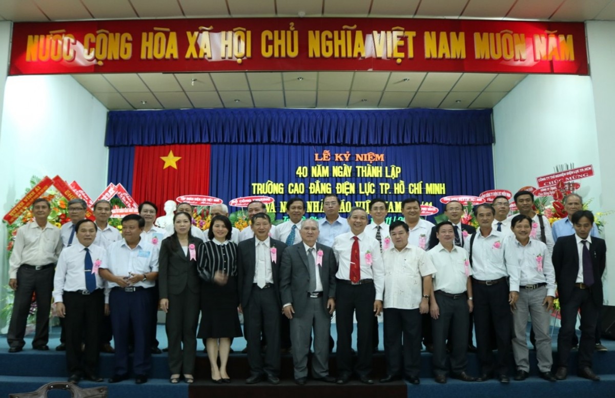 Trường Cao đẳng Điện lực TP. Hồ Chí Minh - Chặng đường gần 50 năm nhìn lại Trường Cao đẳng Điện lực TP. Hồ Chí Minh - Chặng đường gần 50 năm nhìn lại