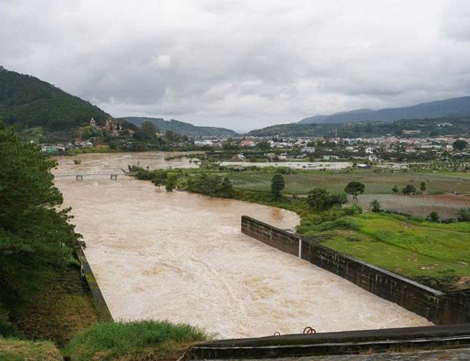 Hồ Đơn Dương xả điều tiết qua tràn đảm bảo an toàn công trình đầu mối và giảm nhẹ thiên tai cho hạ du tỉnh Lâm Đồng