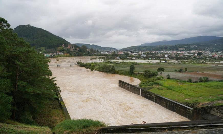 Hồ Đơn Dương xả điều tiết qua tràn đảm bảo an toàn công trình đầu mối và giảm nhẹ thiên tai cho hạ du tỉnh Lâm Đồng