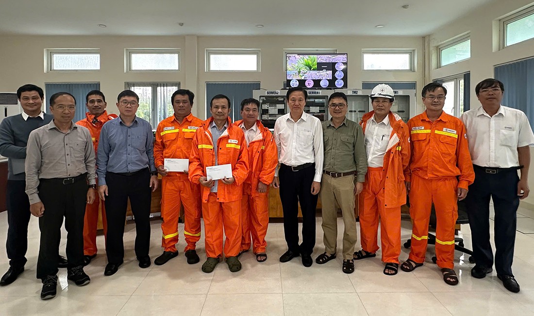 Lãnh đạo EVNNPT thăm hỏi các đơn vị bị ảnh hưởng bởi thiên tai tại Khánh Hòa Lãnh đạo EVNNPT thăm hỏi các đơn vị bị ảnh hưởng bởi thiên tai tại Khánh Hòa