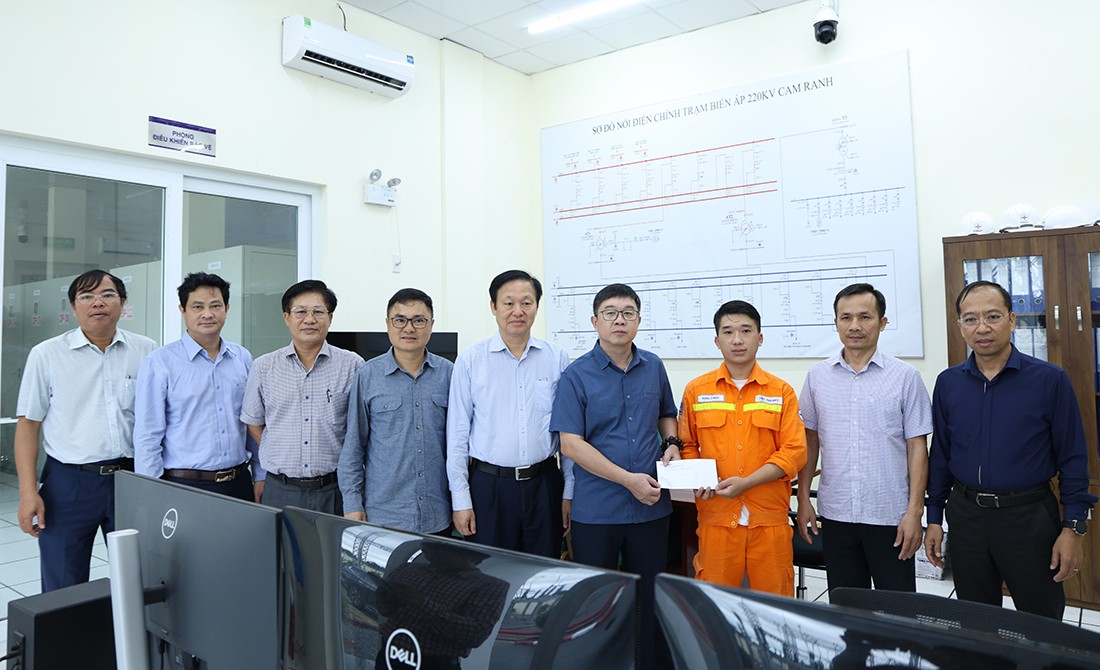 Lãnh đạo EVNNPT thăm hỏi các đơn vị bị ảnh hưởng bởi thiên tai tại Khánh Hòa Lãnh đạo EVNNPT thăm hỏi các đơn vị bị ảnh hưởng bởi thiên tai tại Khánh Hòa